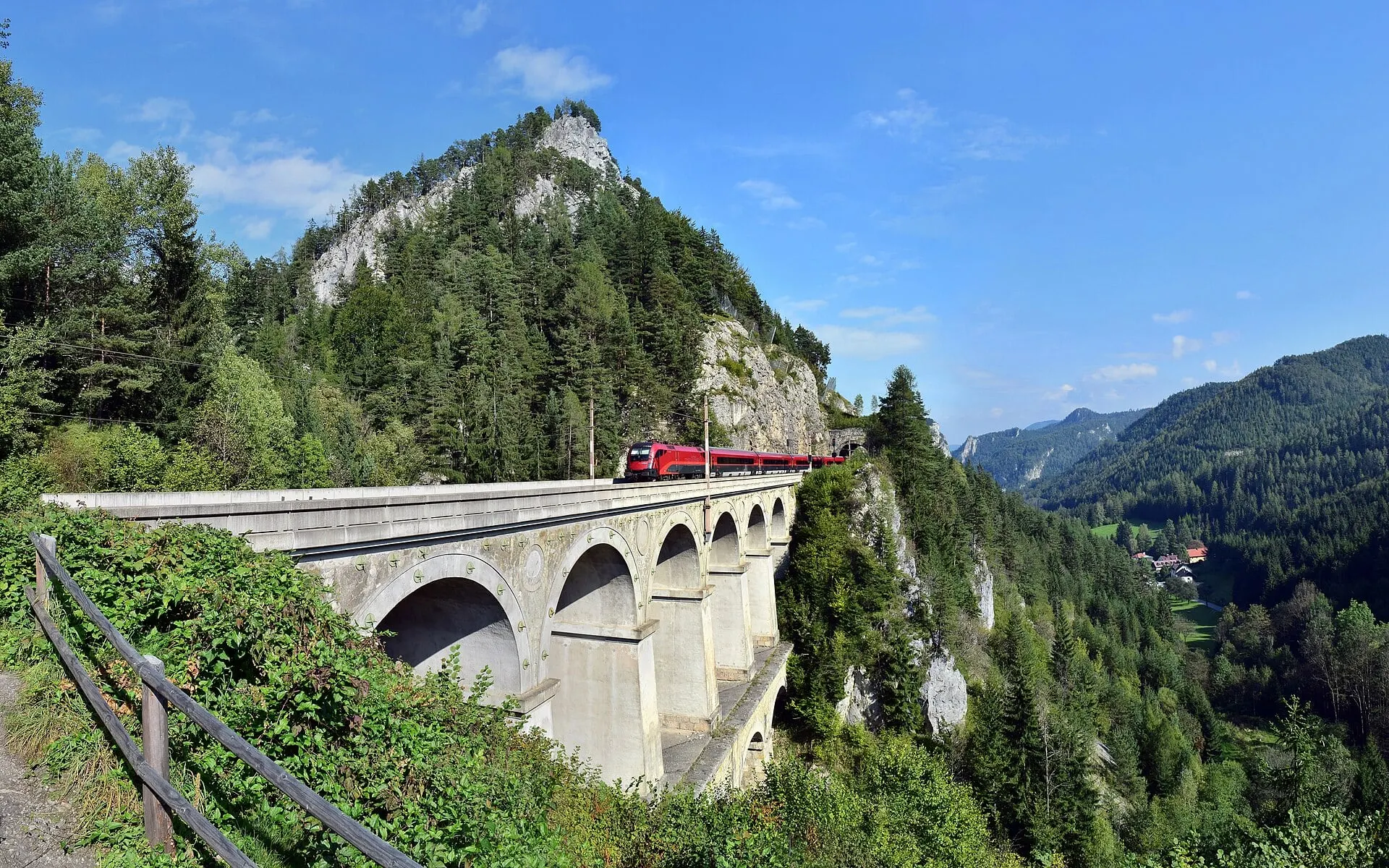 A Railjet crossing the Krausel Klause viaduct near Breitenstein into the Krausel tunnel