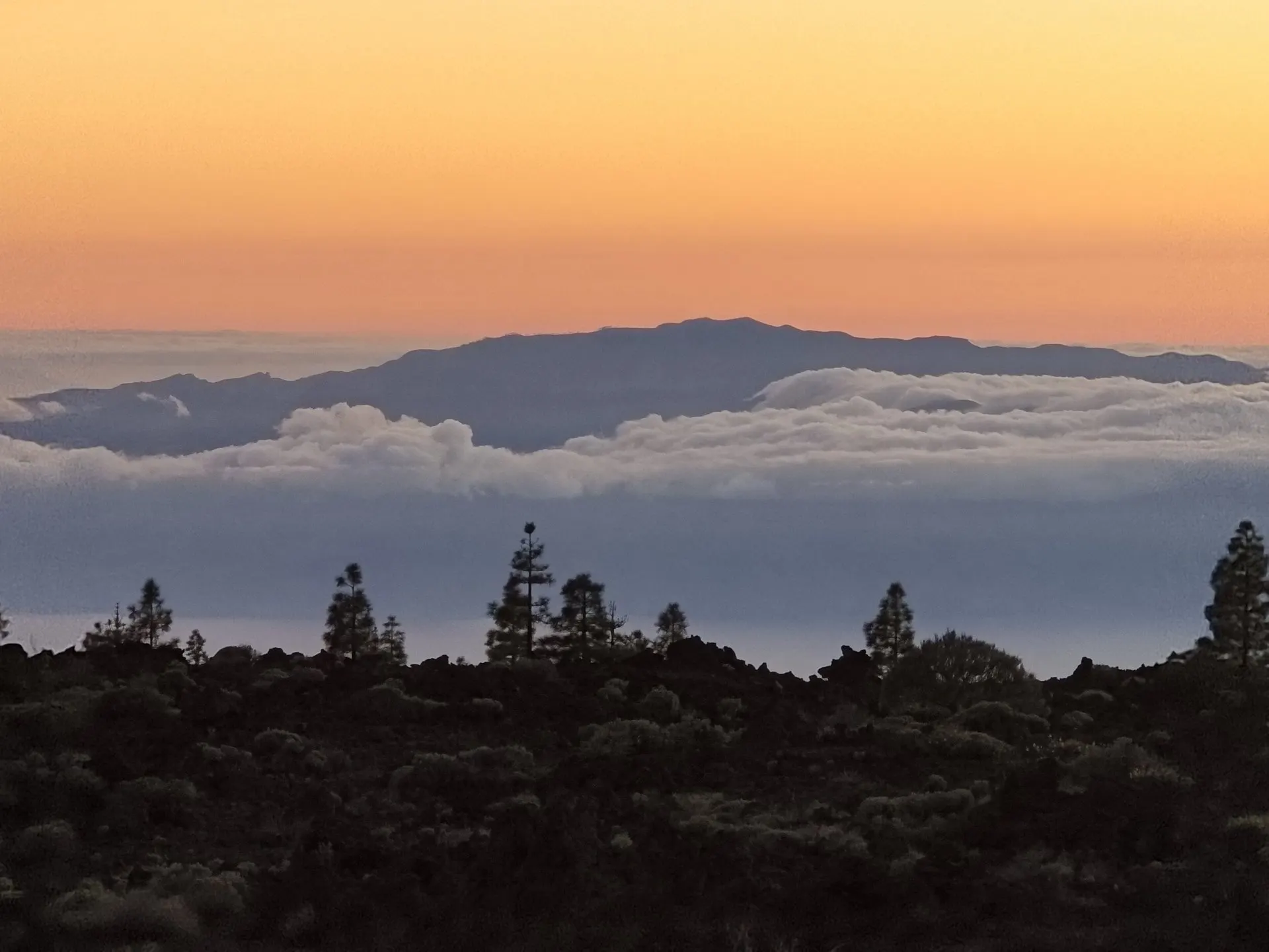 Tramonto sul mare di nuvole, con La Gomera all'orizzonte