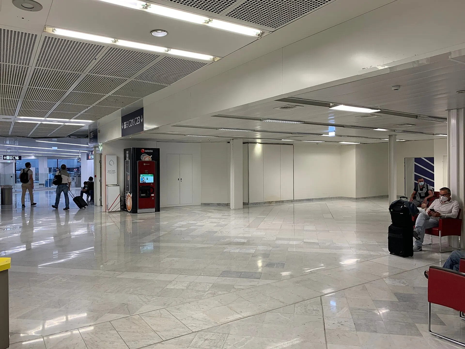The bright, open concourse inside Orly 3 at Paris Orly