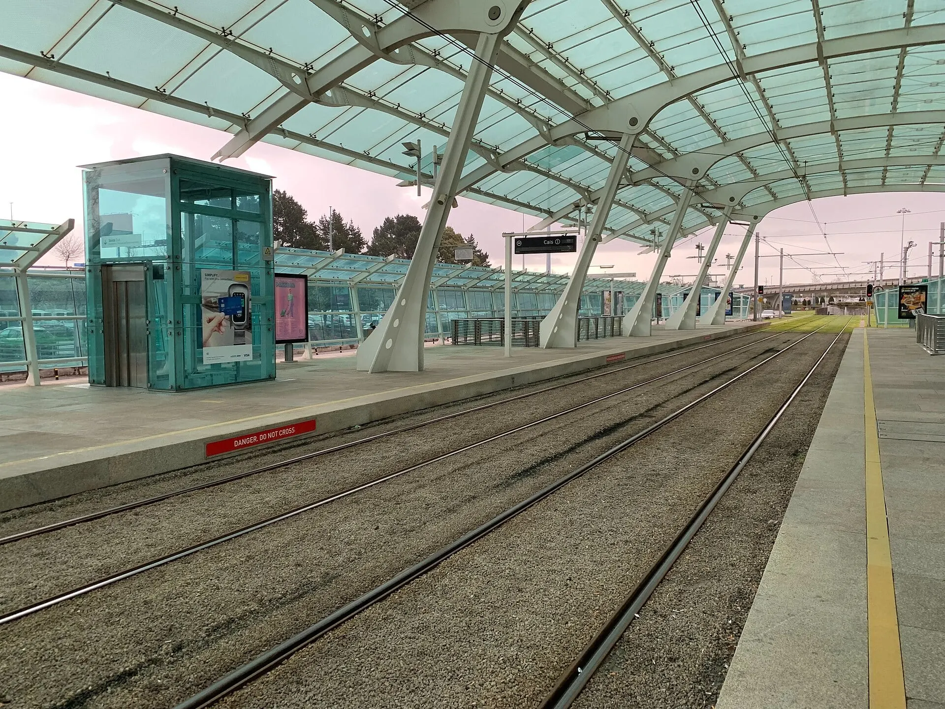 The Aeroporto metro station under its glass canopy, at the end of the Porto Metro violet line