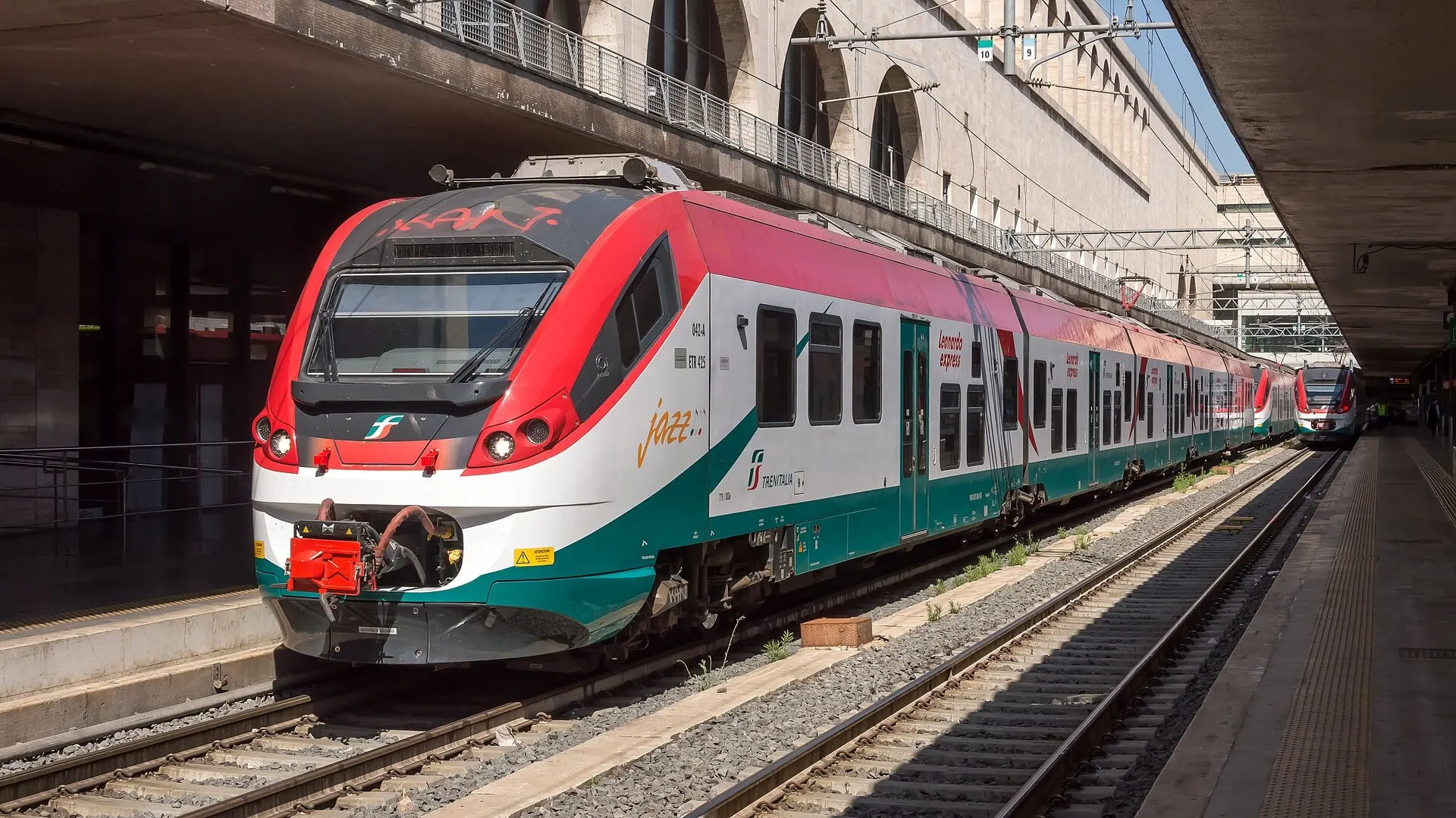 A Leonardo Express train at Roma Termini, ready to leave for Fiumicino Airport