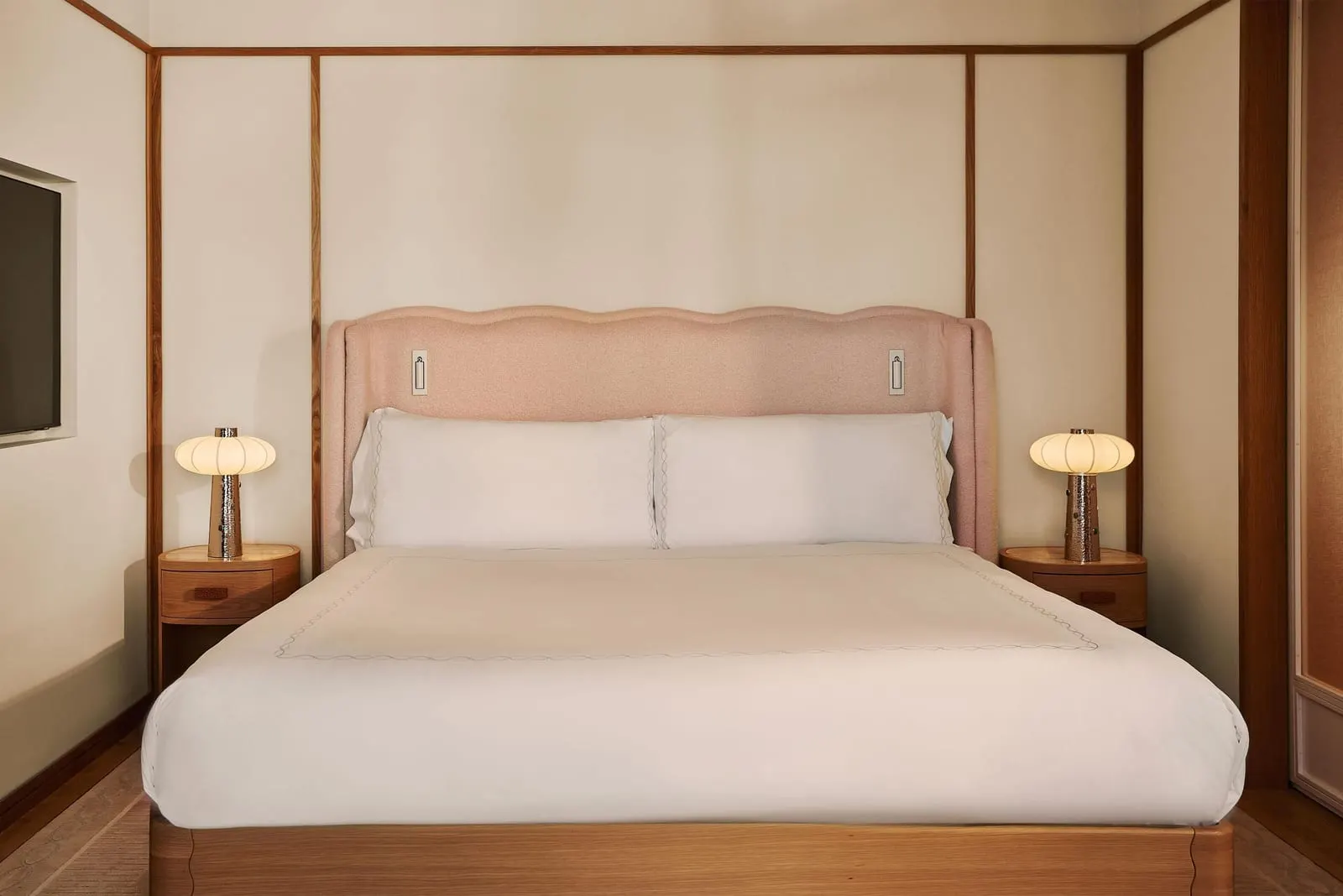 Terrace Junior Suite at Claridge's: the bed with a pink scalloped headboard and bedside lamps